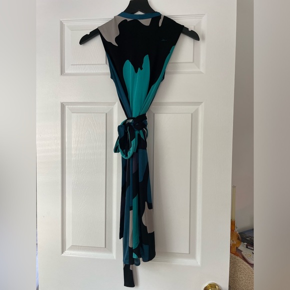 Issa size 2 cocktail dress - Picture 4 of 4